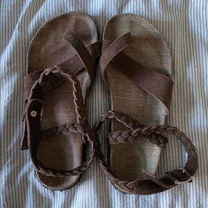 Mukluks Strappy Sandle